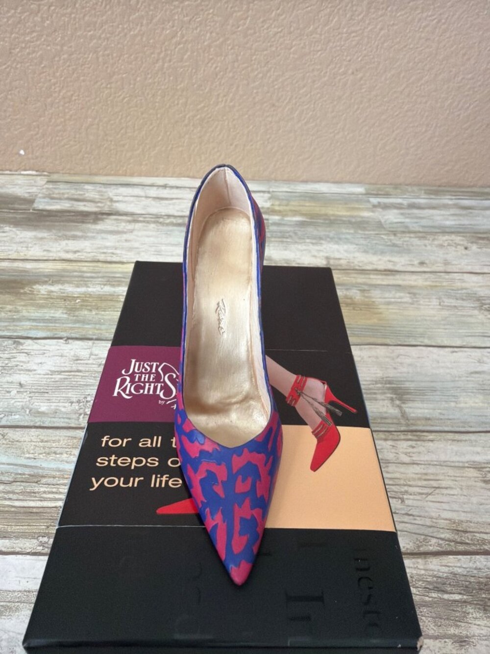 Just The Right Shoe Raine 2003 Wildcat Miniature Shoe Used w/ Box COA #25384 - Picture 9 of 14